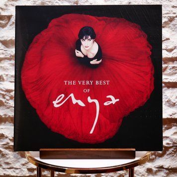 Виниловая пластинка Enya &ndash; The Very Best Of Enya (2LP, Compilation, Gatefold, Vinyl) 0825646467648 фото